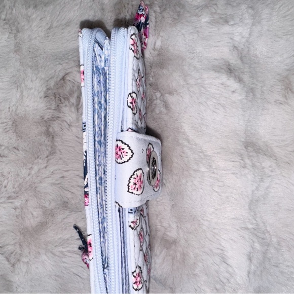 Vera Bradley Magnifique Leaf Tote And Turnlock Wallet - Picture 16 of 16